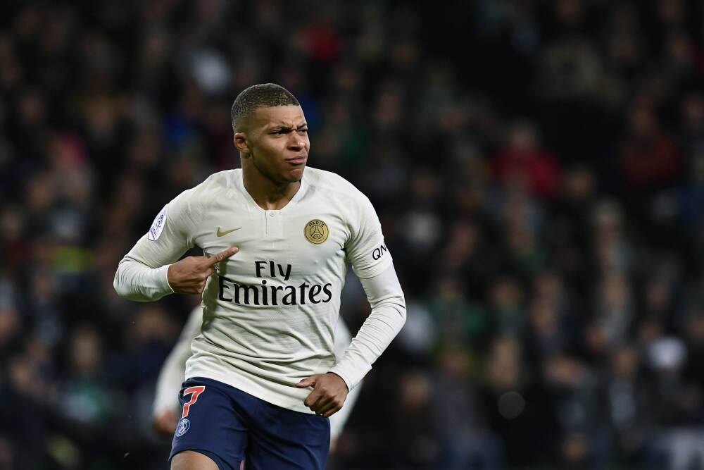 动感光波发射😝！谢泼德甩进三分 杜兰特蹲地庆祝动作亮眼